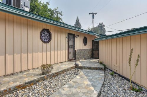 7854 Lemon St, Fair Oaks, CA 95628-7066