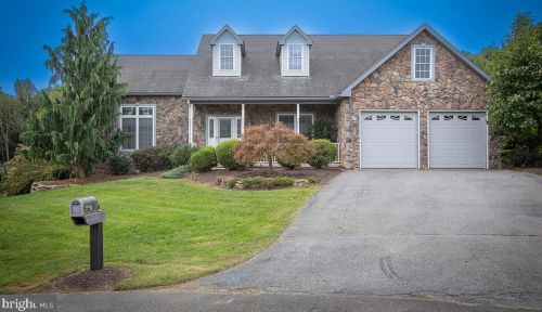 82 Hickory Ln, New Schaefferstown, PA 19506-9561