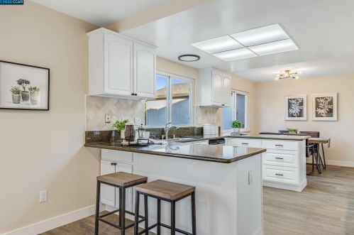 5209 Jomar Dr, Concord CA  94521-2341 exterior