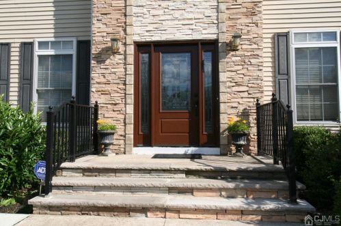 49 New Brook Dr, Piscataway, NJ 08854-4838