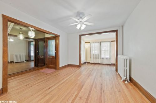 1813 Greenleaf Ave, Chicago, IL 60626-2303