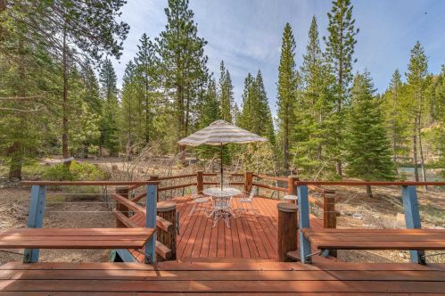6860 River Rd, Truckee CA  96161 exterior
