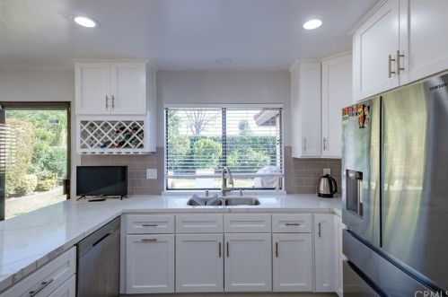 818 Calle Del Sol, Upland CA 91784-1875 exterior