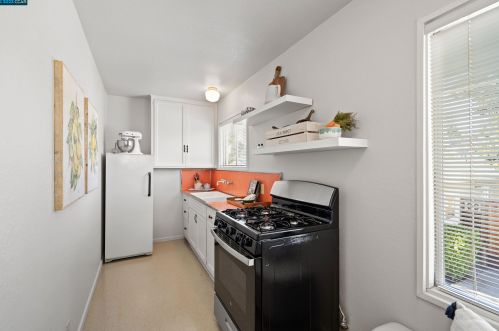 18981 Lake Chabot Rd, Hayward, CA 94546-2931