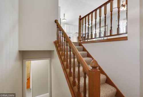 4323 Fox Ridge Rd, Saint Paul, MN 55122-2256