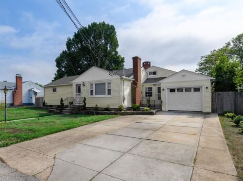 65 Maribeth Dr, Providence, RI 02919-5232