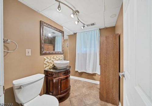 20 Lawrence Dr, Hackettstown NJ  07840-2510 exterior