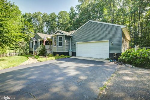 786 Elnor Rd, Bumpass, VA 23024-4750