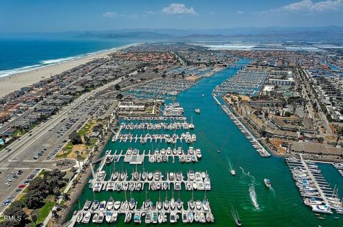 3534 Ocean Dr, Oxnard CA  93035-4345 exterior