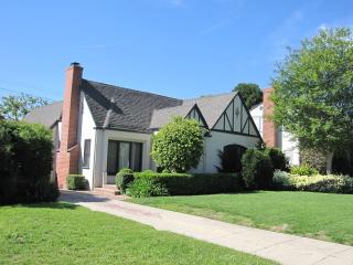 2100 Las Lunas St, Pasadena CA  91107-2418 exterior