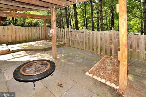 7734 Rockledge Ct, Springfield VA  22152-3853 exterior