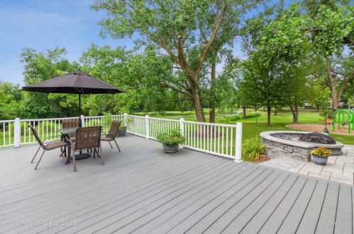 108 Parkside Ave, Glendale Heights, IL 60137-5724