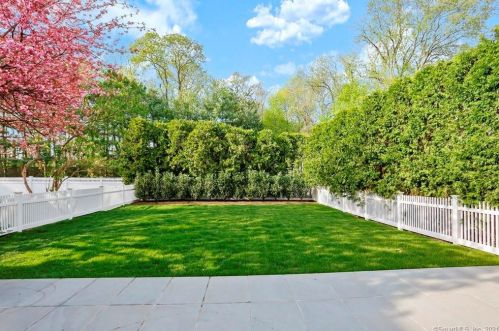 11 Anthony Pl, Riverside CT  06878-1611 exterior
