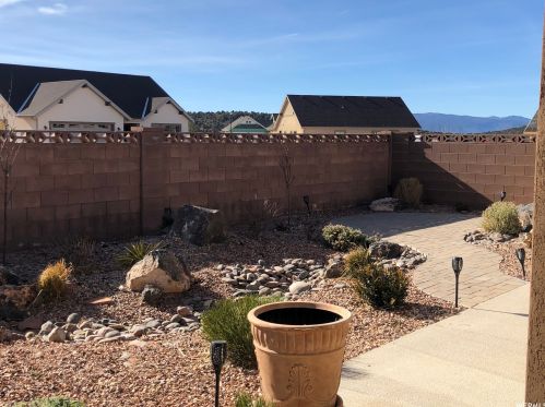 2351 Cres Hts Dr, Cedar City UT 84720-3360 exterior