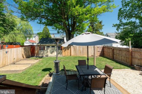 239 Railroad Ave, Ephrata PA  17522-2327 exterior