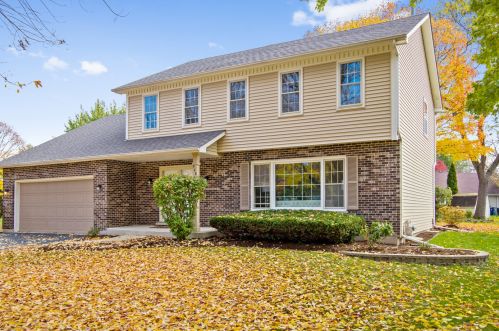948 Merrimac Cir, Naperville, IL 60540-7107