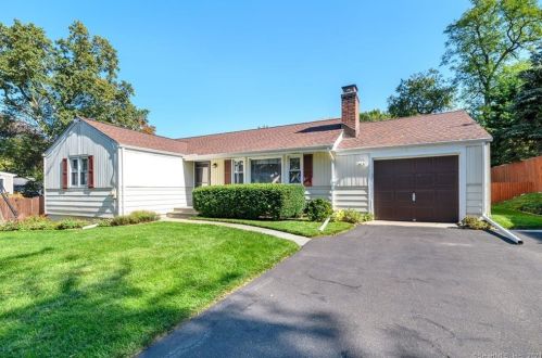 7 Powder Horn Rd, Norwalk, CT 06850-4427