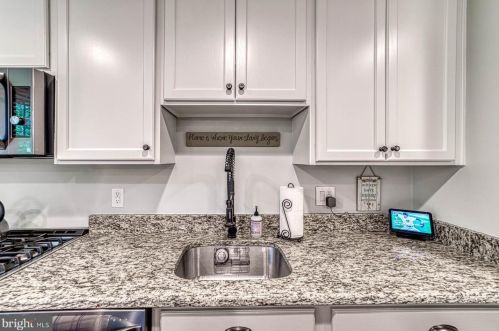 7219 Willow Oak Pl, Springfield VA  22153-1543 exterior