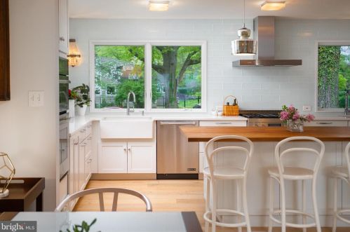 17 Leavitt Ln, Princeton NJ  08540-3921 exterior