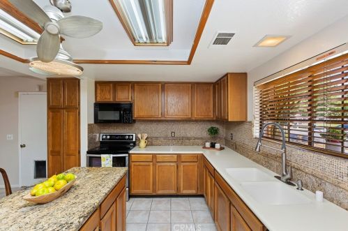 2662 Sovereign Way, Riverside CA  92506-5120 exterior