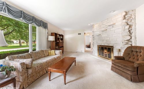 102 Orchard St, Arlington Hts, IL 60005-2613