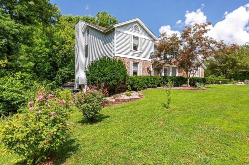 1126 Nathaniel Ct, Hazelwood, MO 63042-3812