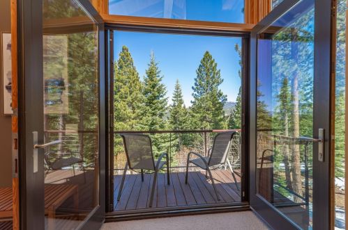 1721 Grouse Rdg, Truckee CA  96161-4033 exterior