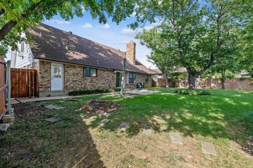 2612 Avenida Loop, Irving TX  75062-5131 exterior