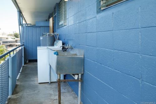 1219 Kokea St, Honolulu HI  96817-3488 exterior