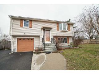 36 Paulhus Ct, Pawtucket, RI 02861-3424