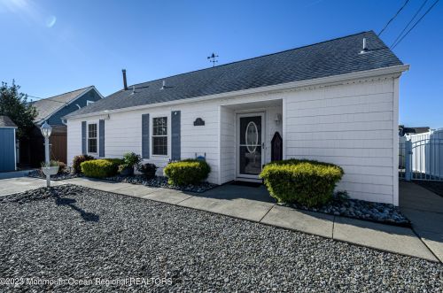 153 Amherst Dr, Berkeley Township, NJ 08721-1503