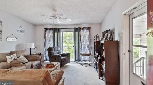 16 Willow Ct, Trenton NJ 08619-4626 exterior