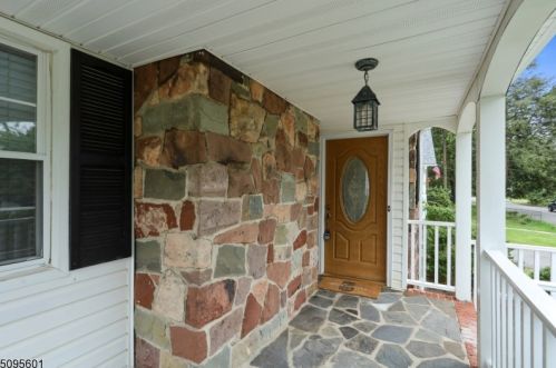 7 Mount Pleasant Pl, Town Center, NJ 07052-2714