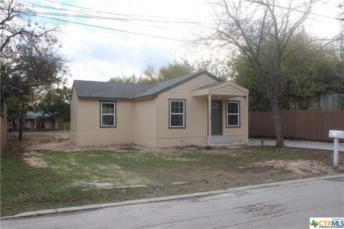 729 Walnut St, Seguin, TX 78155-5546