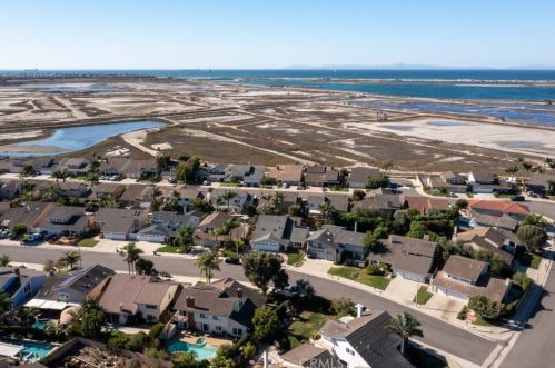5812 Carbeck Dr, Huntington Beach CA  92648-1009 exterior