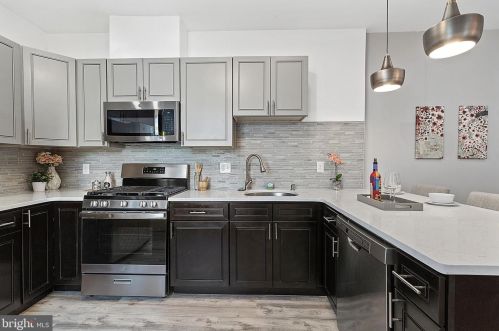 609 61 St, Philadelphia PA 19142-3402 exterior