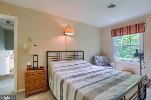 2410 Creek View Dr, Lancaster PA  17602-1450 exterior