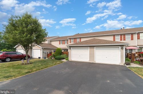 804 Stonegate Ct, York, PA 17408-1035