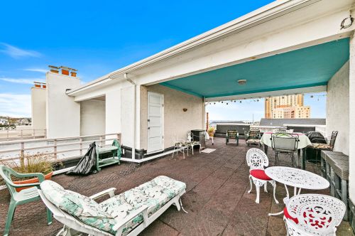 3 Deal Lk Ct, Tinton Falls NJ 07712-5116 exterior