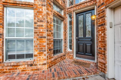 8520 Wellington Point Dr, Irving TX  75063-4272 exterior