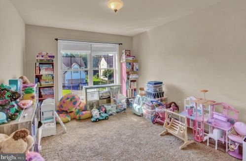 1443 Farm Cross Way, York PA  17408-8537 exterior