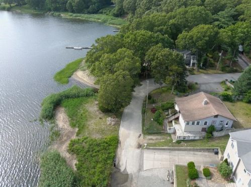 74 Edgewater Dr, Warwick, RI 02886-7407