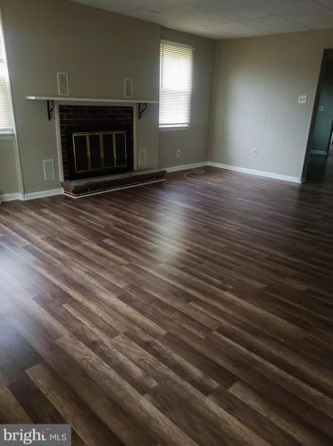 601 Division St, Gloucester, NJ 08030-2335