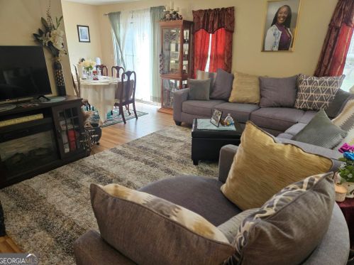 3237 Pawnee Dr, Rex GA 30273-1072 exterior