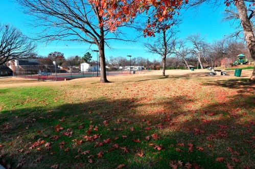 1406 Park Dr, Carrollton TX  75006-7259 exterior