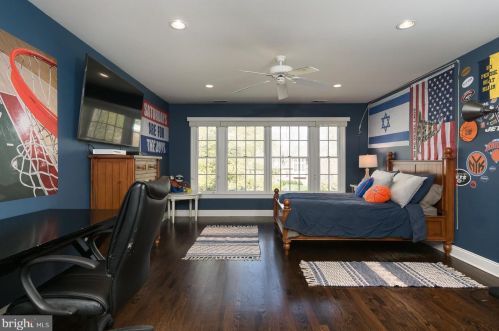 19 Derwent Dr, Princeton NJ  08540-7551 exterior