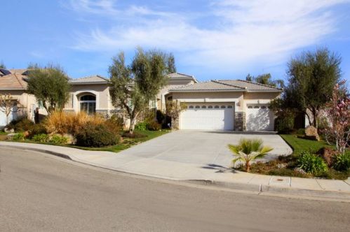1896 Jasmine Ave, Clovis, CA 93619-2833