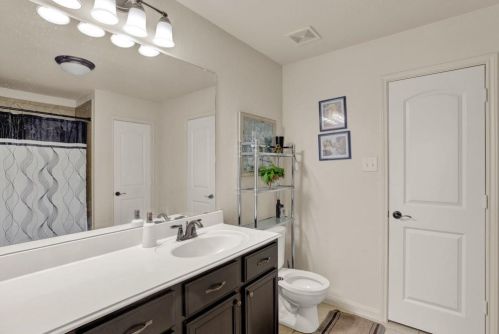 1525 Treeta Trl, Uhland TX 78640 exterior