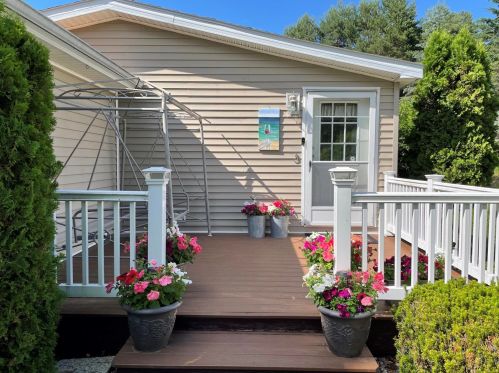 3 Magnolia Ln, Belmont, NH 03220-4429