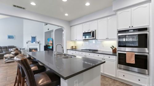12741 Royal Palm Ln, Riverside CA  92503-7077 exterior